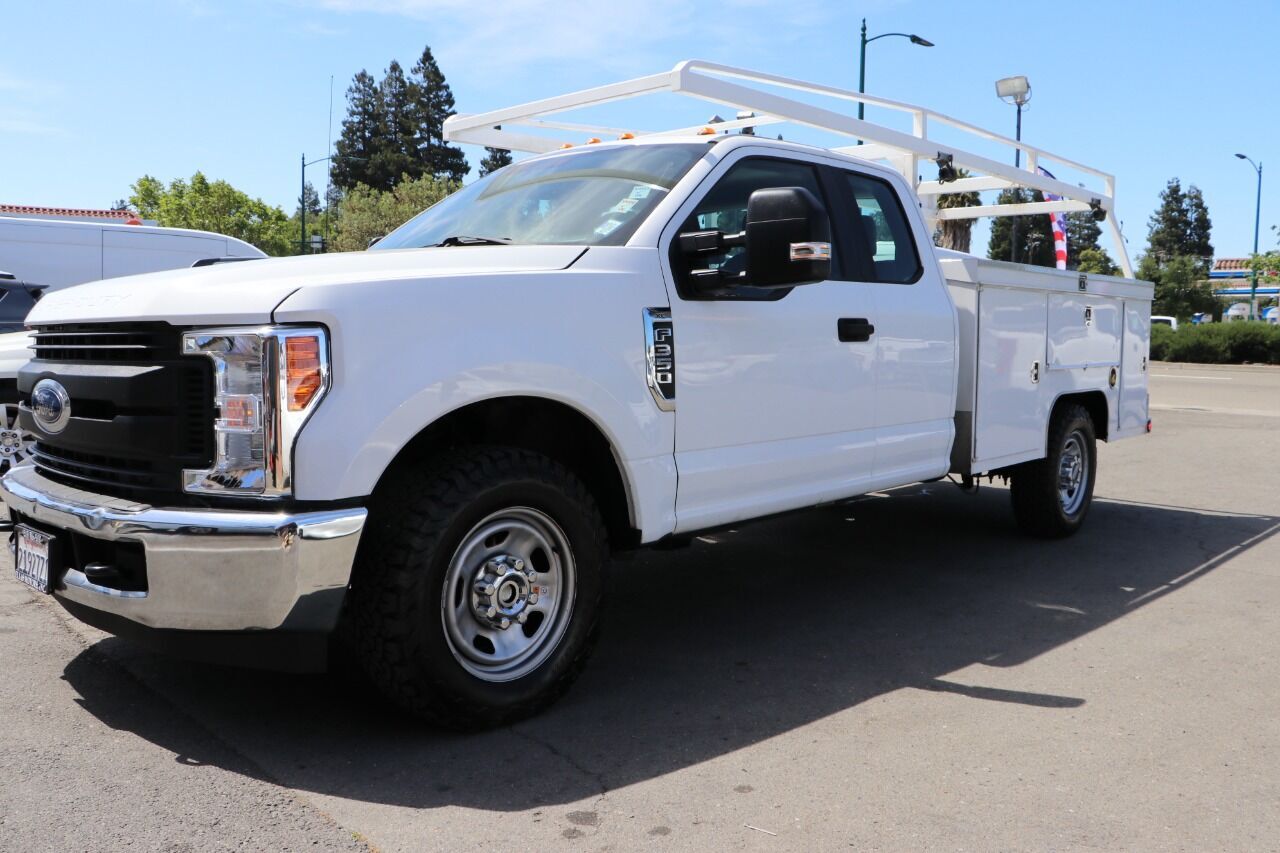 2017 Ford F-350 Super Duty XL 4x2 4dr SuperCab 168 in. WB SRW Chassis