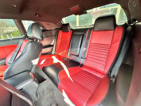 2015 Dodge Challenger R/T Scat Pack Shaker