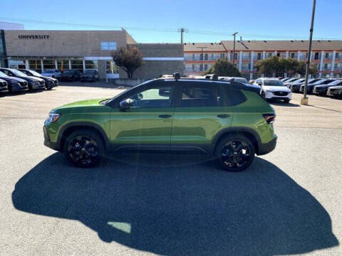 2025 Volkswagen Taos SE Black 4Motion