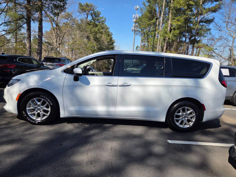 2022 Chrysler Voyager LX