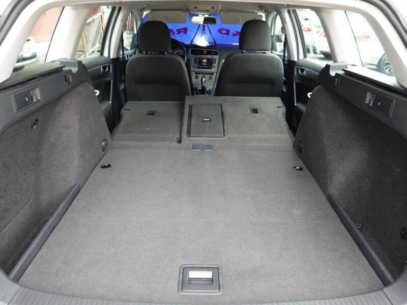 2017 Volkswagen Golf SportWagen