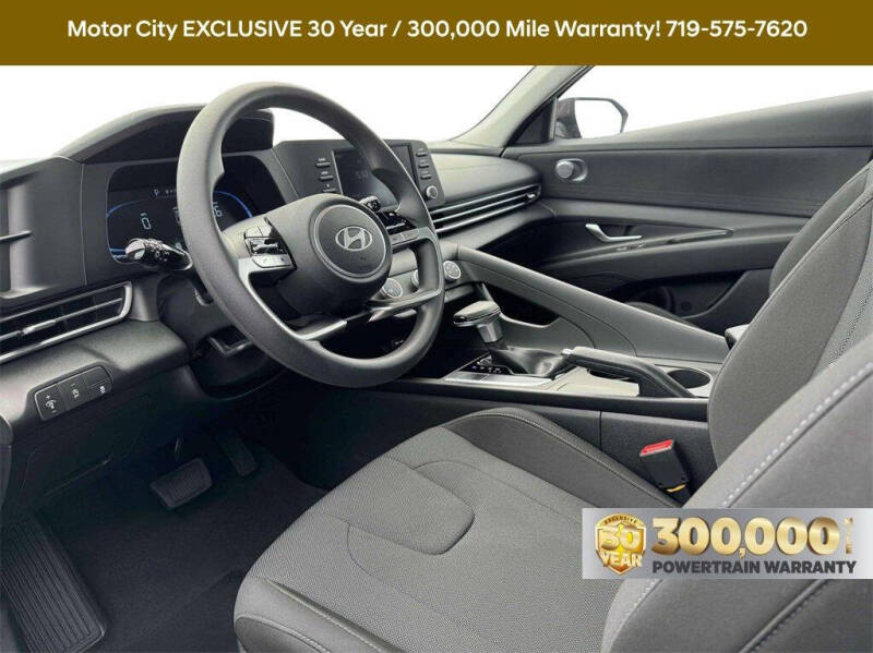 2025 Hyundai Elantra SE