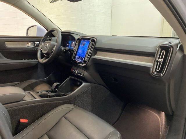 2025 Volvo XC40 B5 Core Bright Theme