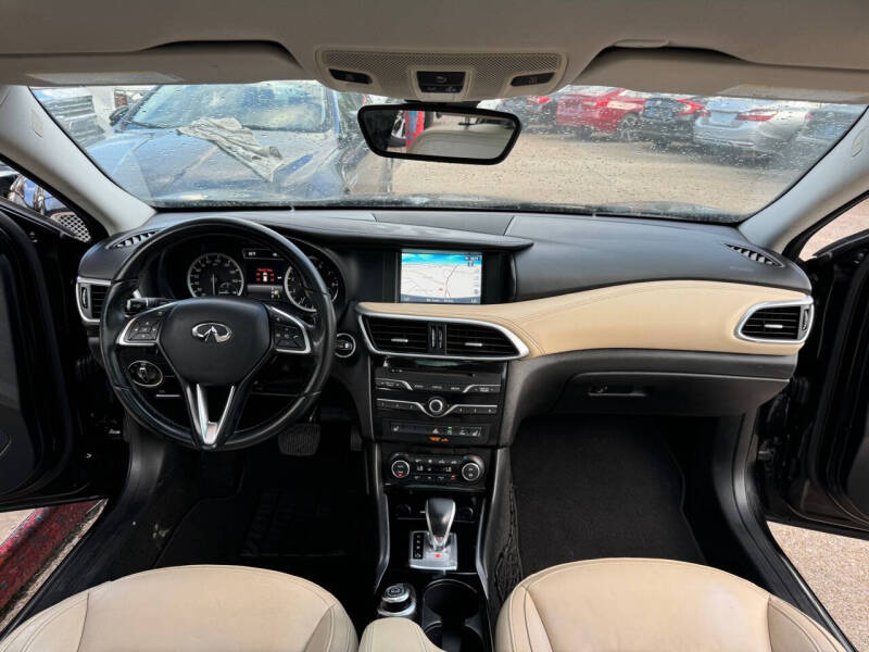 2017 Infiniti QX30 Premium