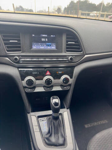 2019 Hyundai Elantra SE