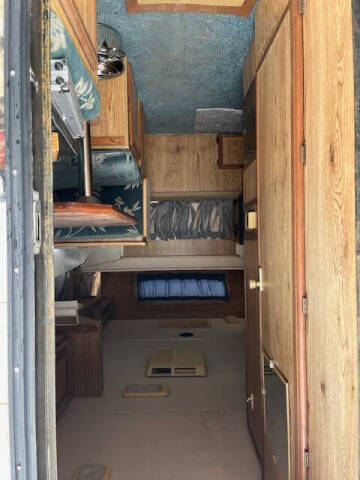 1991 Cascade 10 Ft Truck Camper