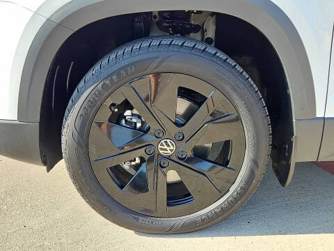 2025 Volkswagen Taos SE