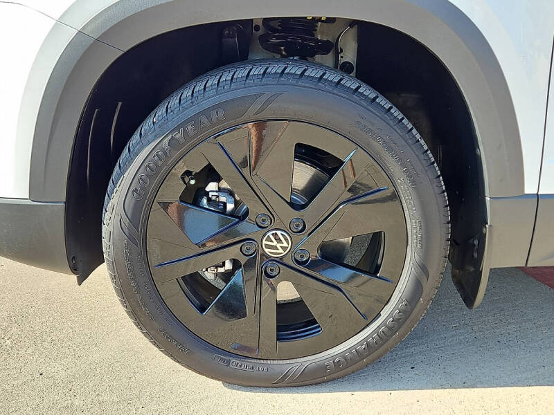 2025 Volkswagen Taos SE