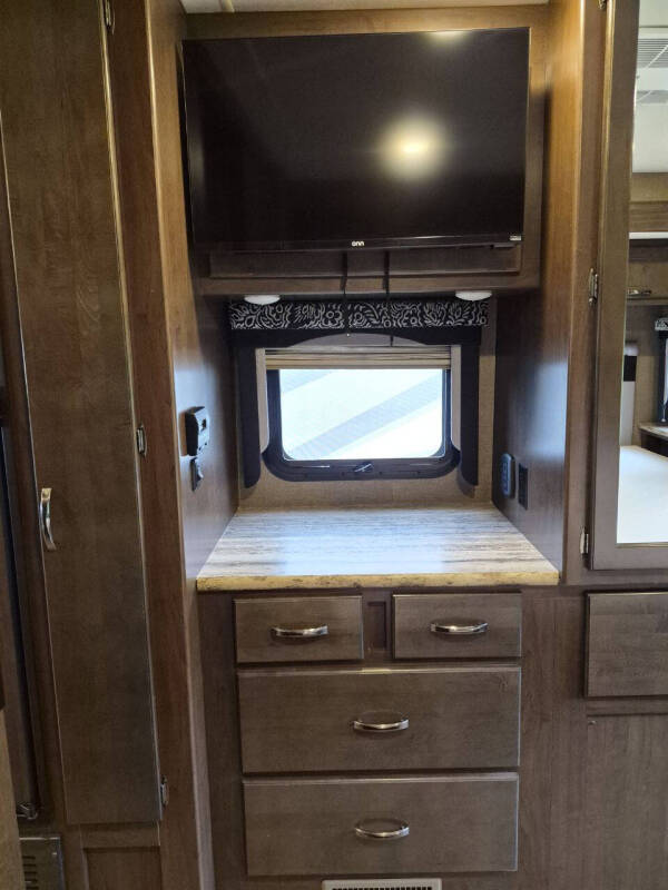 2019 Thor Motor Coach Ace 33.1
