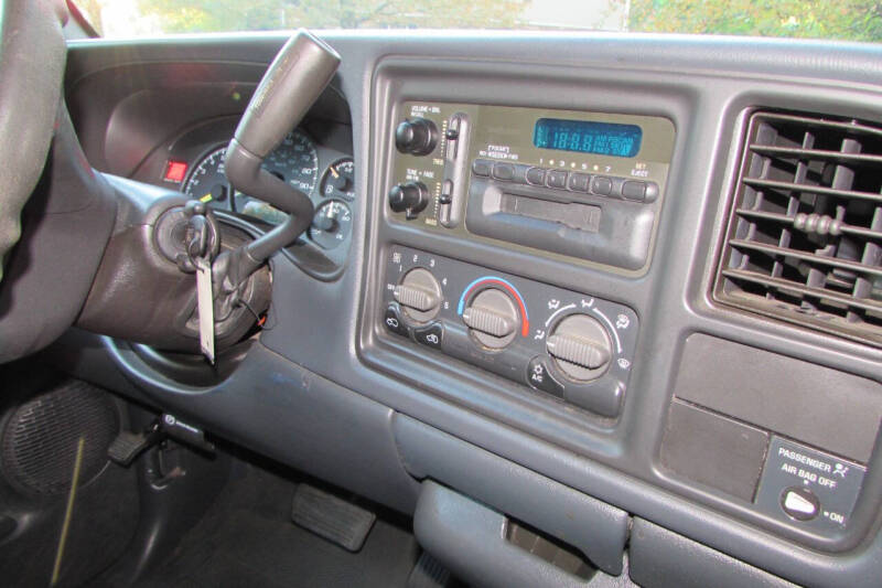 2000 GMC Sierra SL photo 36