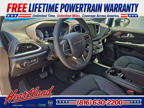 2027 Chrysler Pacifica Select