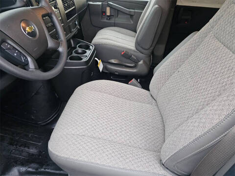 2025 Chevrolet Express 3500