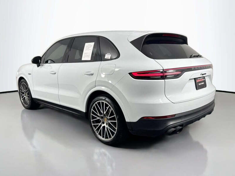 2022 Porsche Cayenne E-Hybrid