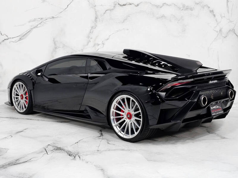 2023 Lamborghini Huracan STO