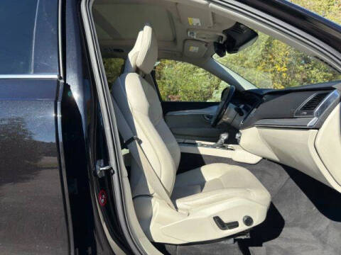 2018 Volvo XC90 T6 Momentum