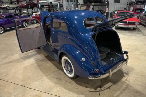 1937 Ford Deluxe