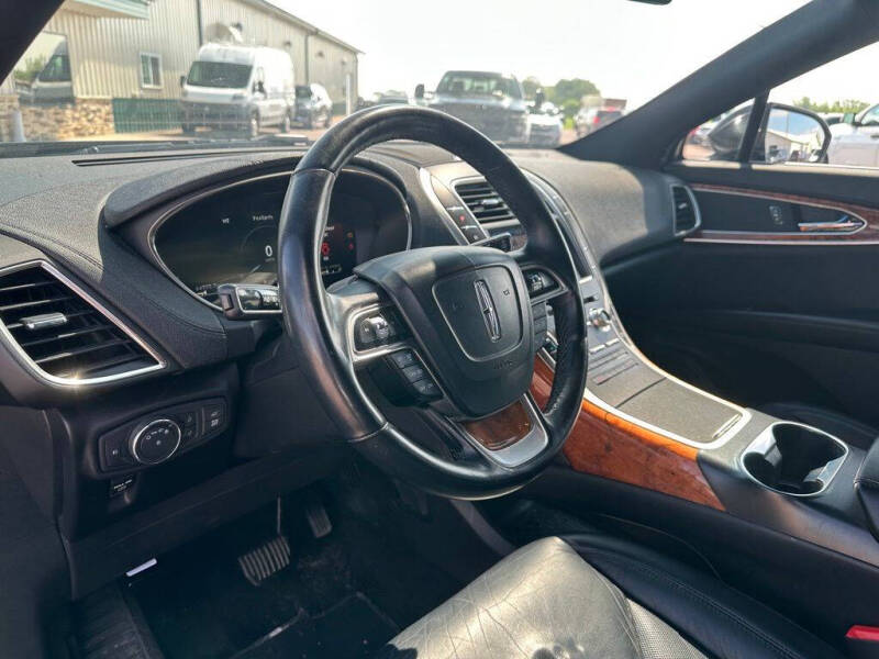 2019 Lincoln Nautilus Select