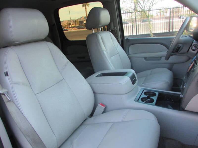 2010 GMC Yukon XL SLT1 photo 14