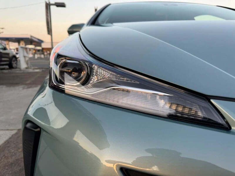 2021 Toyota Prius LE