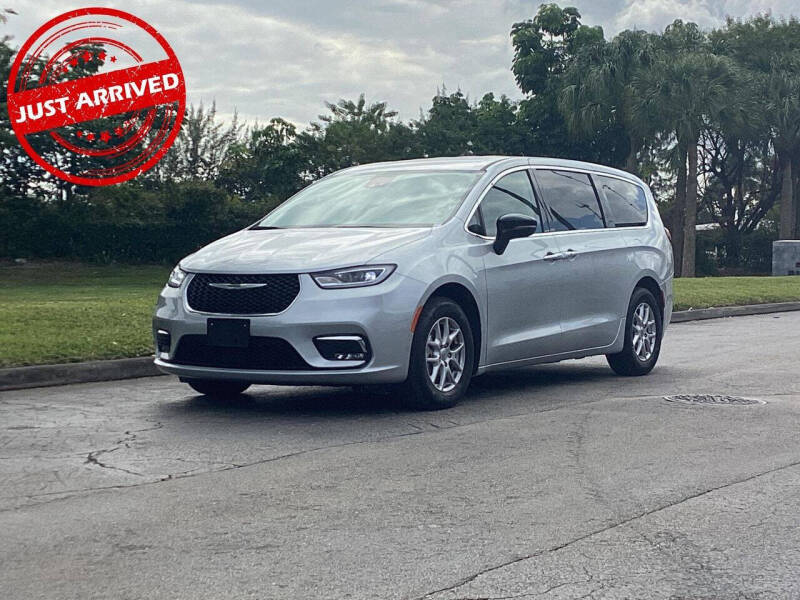 2024 Chrysler Pacifica Touring L