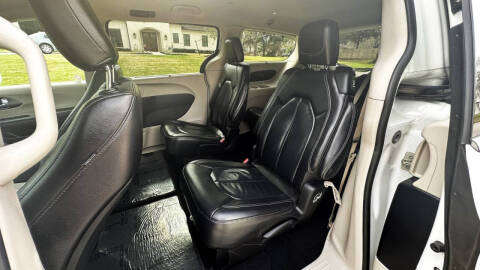 2022 Chrysler Pacifica Touring L