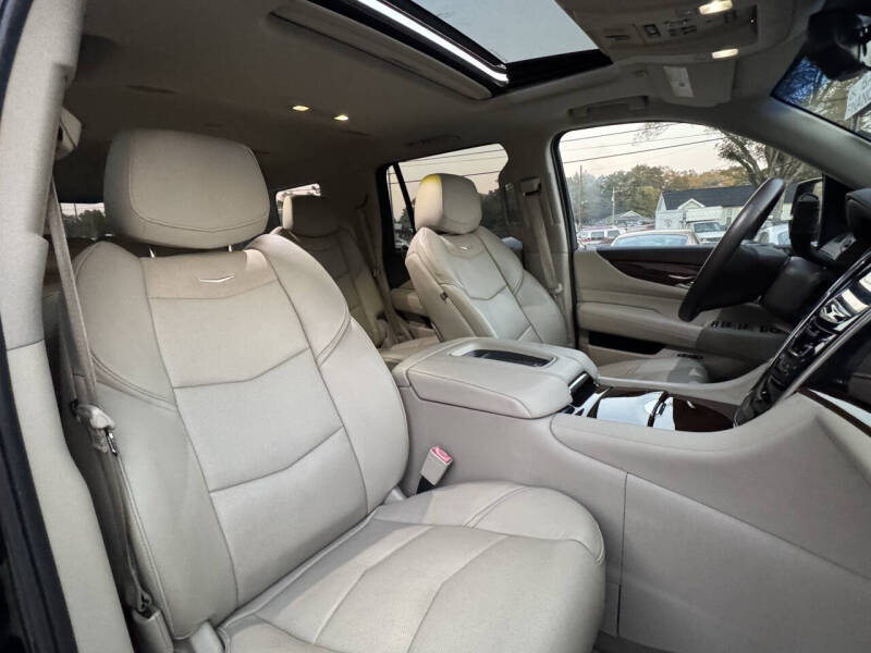 2017 Cadillac Escalade Luxury