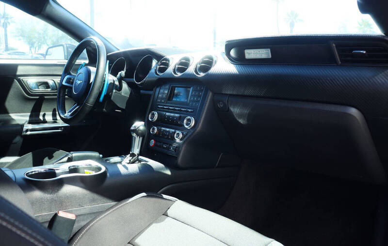 2017 Ford Mustang V6