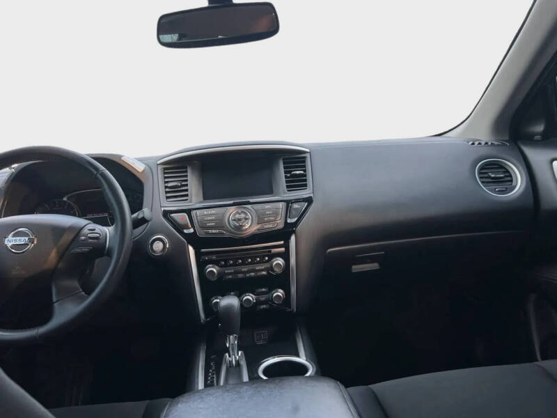 2020 Nissan Pathfinder SV