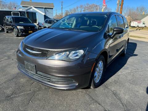 2017 Chrysler Pacifica for sale at COMPTON MOTORS LLC in Sturtevant WI