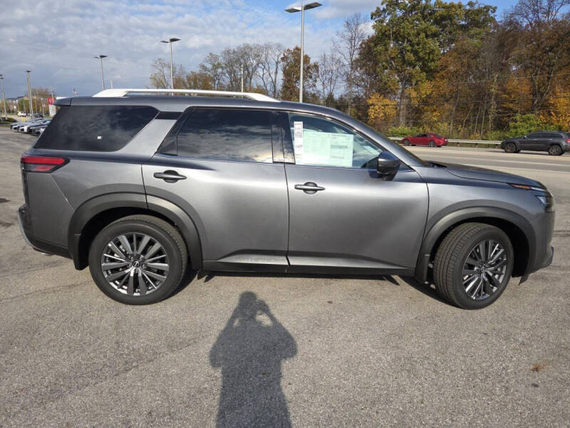 2025 Nissan Pathfinder SL