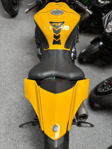 2016 Yamaha YZF-R1