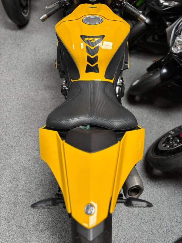 2016 Yamaha YZF-R1
