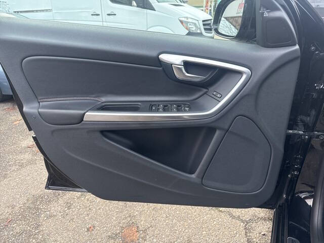 2015 Volvo V60 Cross Country T5