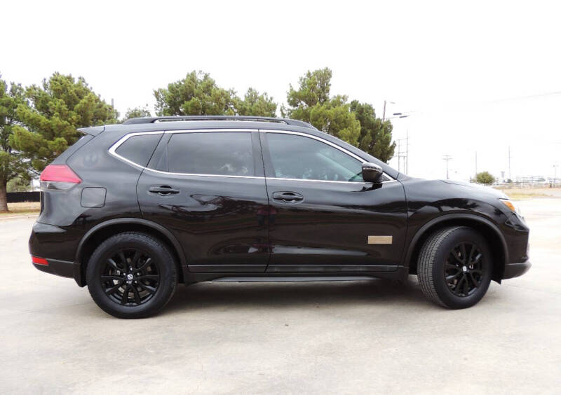 2017 Nissan Rogue SV photo 5