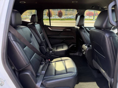 2024 GMC Acadia Elevation