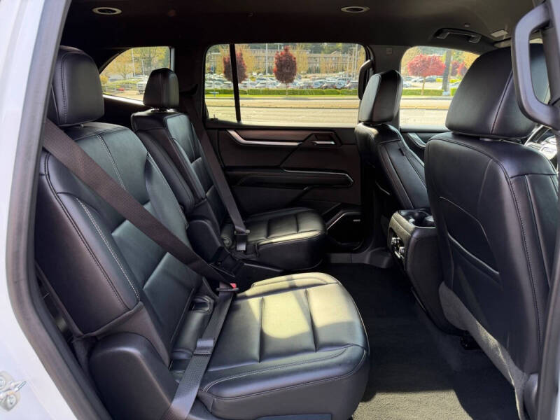 2024 GMC Acadia Elevation