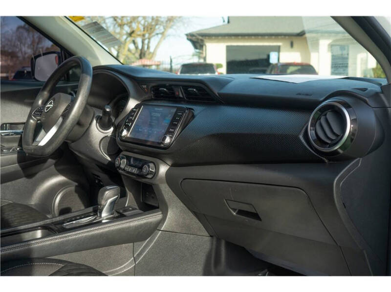 2022 Nissan Kicks SV