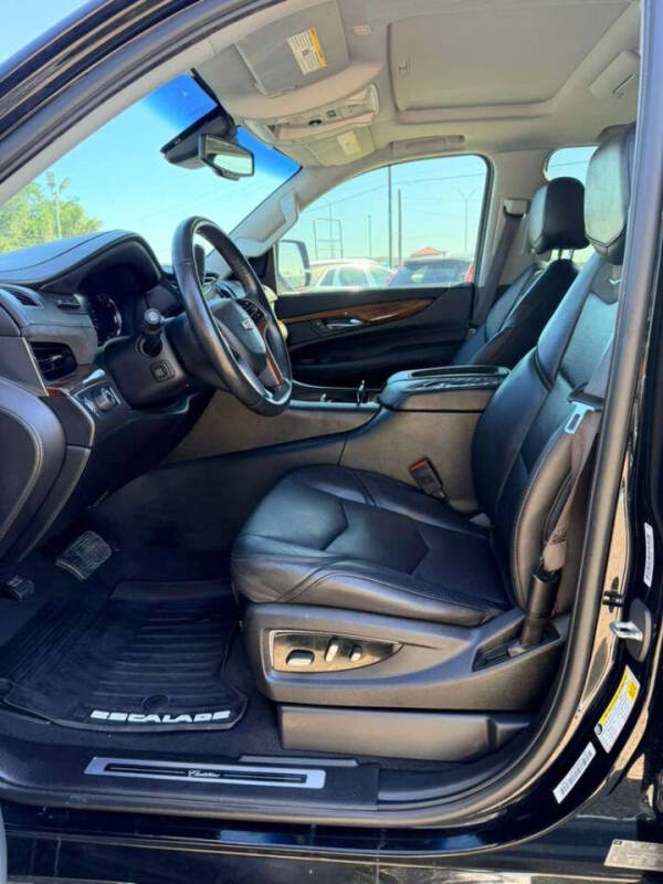 2016 Cadillac Escalade Luxury Collection