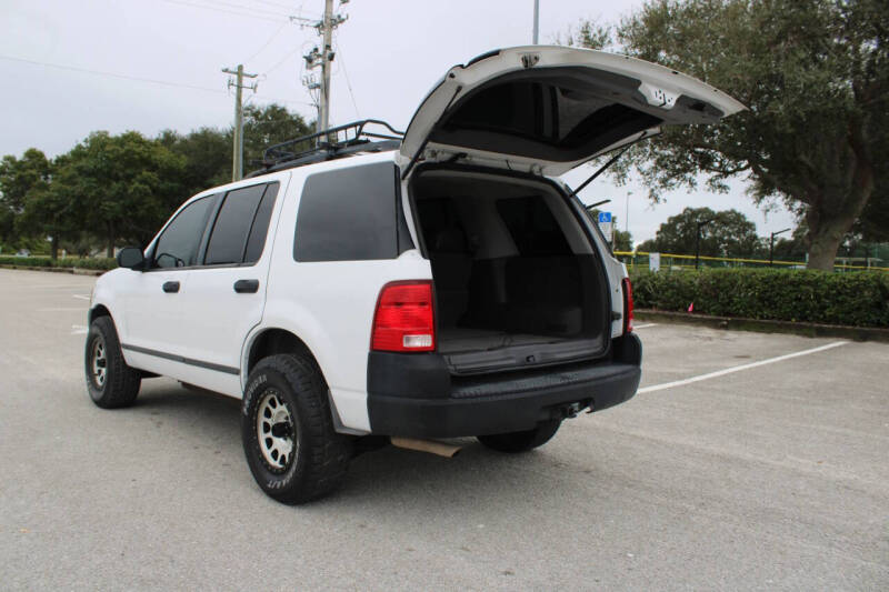 2004 Ford Explorer XLS
