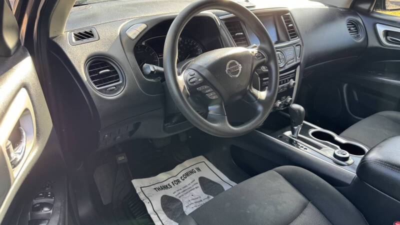 2019 Nissan Pathfinder S