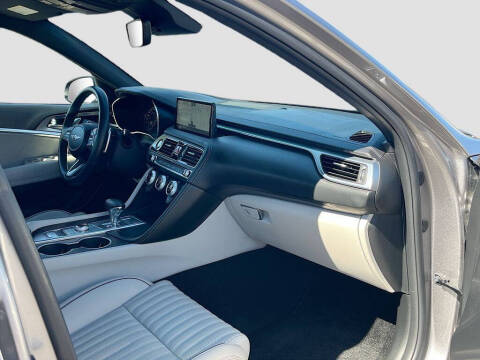 2023 Genesis G70