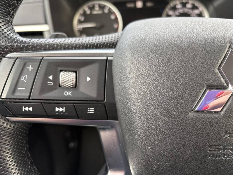 2023 Mitsubishi Outlander SE