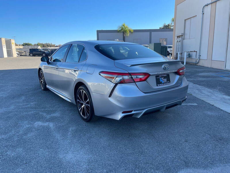2018 Toyota Camry SE