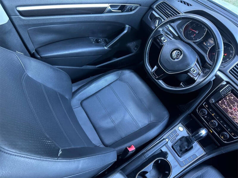 2019 Volkswagen Passat SE R-Line