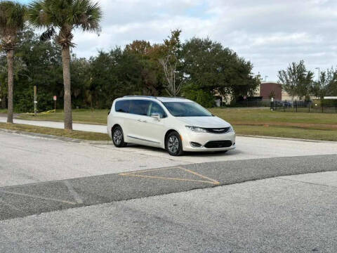 2017 Chrysler Pacifica Hybrid Platinum