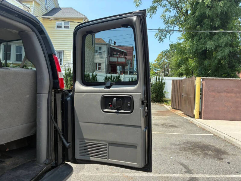 2017 GMC Savana LT 3500
