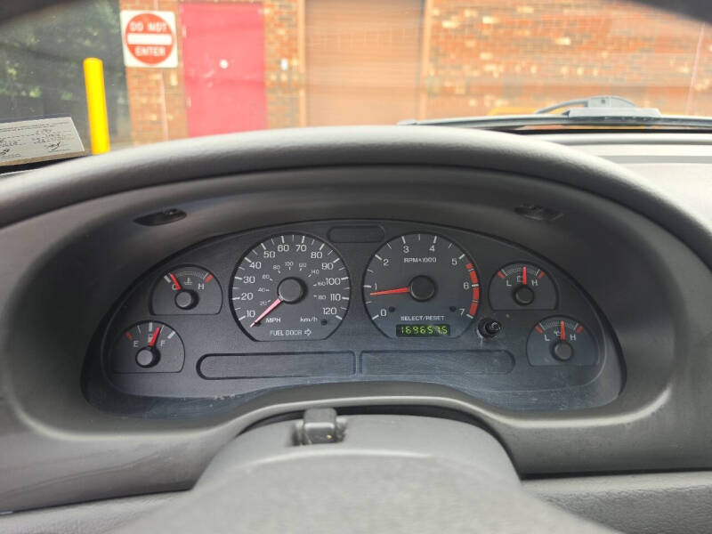 2004 Ford Mustang
