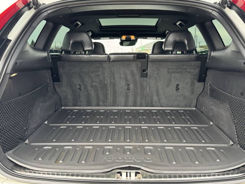 2016 Volvo XC60 T6 Drive-E R-Design Platinum