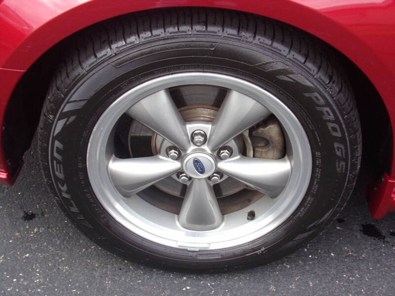 2005 Ford Mustang GT Deluxe