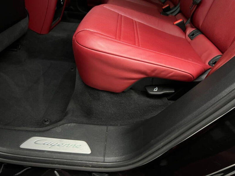 2023 Porsche Cayenne Coupe Platinum Edition